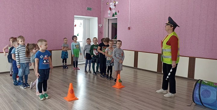 КАРУСЕЛЬ БЕЗОПАСНОСТИ (физкультурный досуг) КАРУСЕЛЬ БЕЗОПАСНОСТИ (физкультурный досуг)